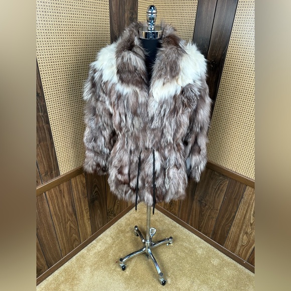 BEAUTIFUL MILLER FURS SILVER CREAM FOX FUR COAT
